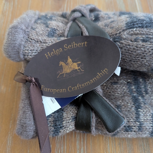 Mittens - Picture 2 of 5